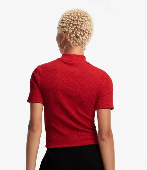 Blusa canelada com gola alta - 01